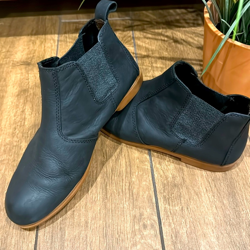 Kodiak Black Leather Chelsea Boot. Women’s size 8.5